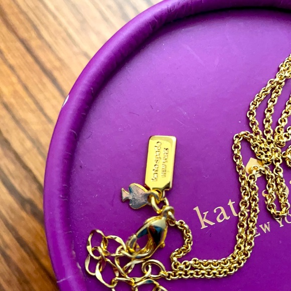 NWOT Kate Spade Bi color Pearl flower necklace - Picture 2 of 3